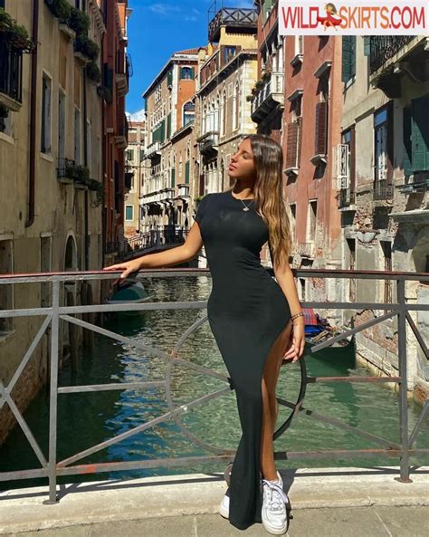 Rebecca Bardaro. 632 likes. Italian natural beauty